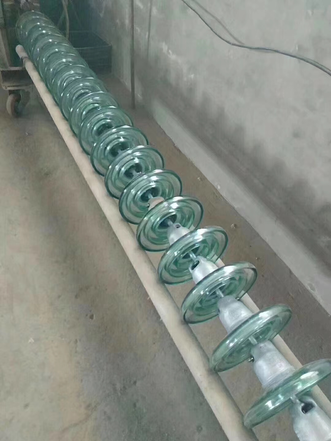 标准型钢化玻璃绝缘子 U70B/146 U70B/127 U100B/146  U100B/127 U120B/146  U120B/127 U160B/170  LXY3-70  LXY1-70 LXY2-70 LXY-100 LXY2-100  LXY3-120  LXY2-120  LXY-160